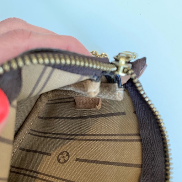 LV Limited Edition  LOUIS VUITTON T&B MINI POCHETTE POUCH - Picture 7 of 9